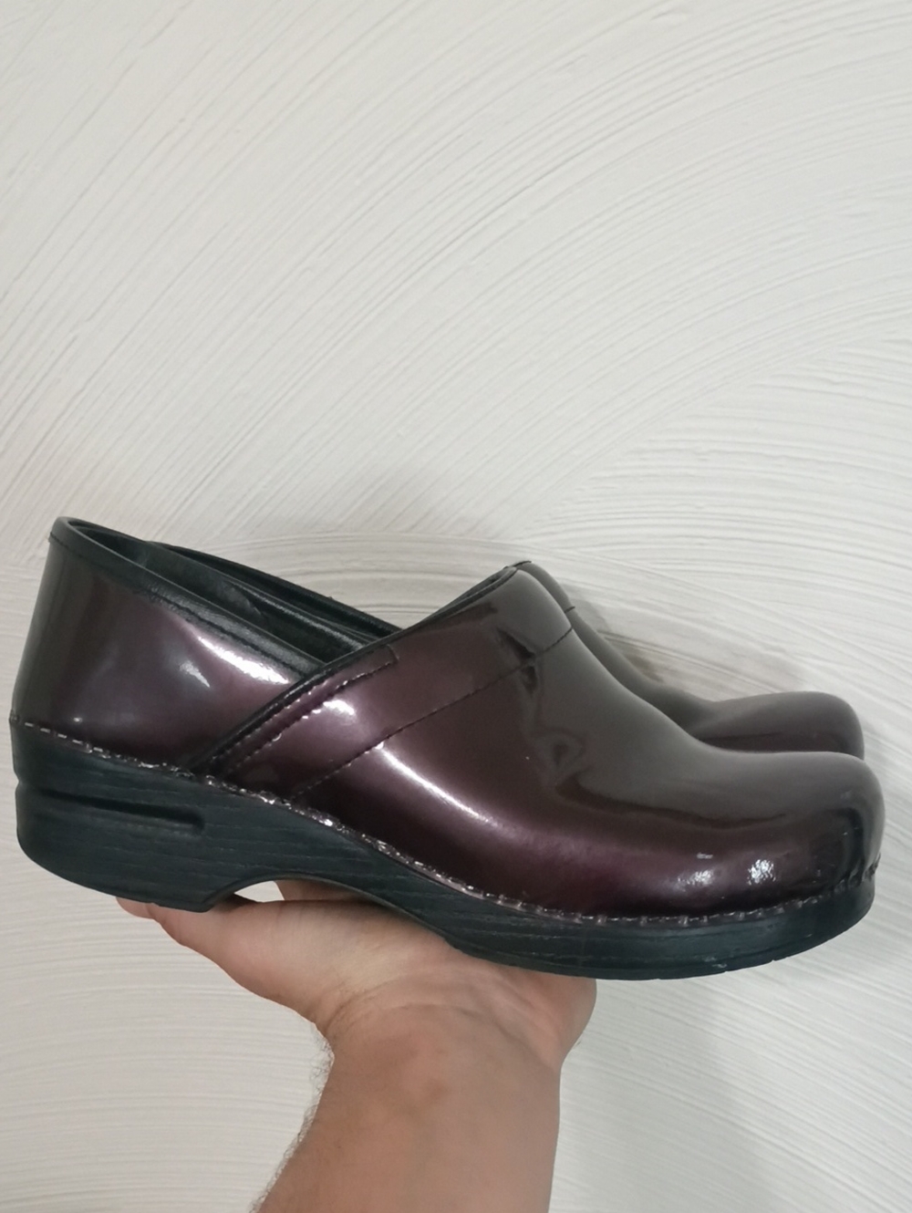 Dansko Patent Women's Clogs Size 40 ( 9.5 10) Purple Like In Color. Used